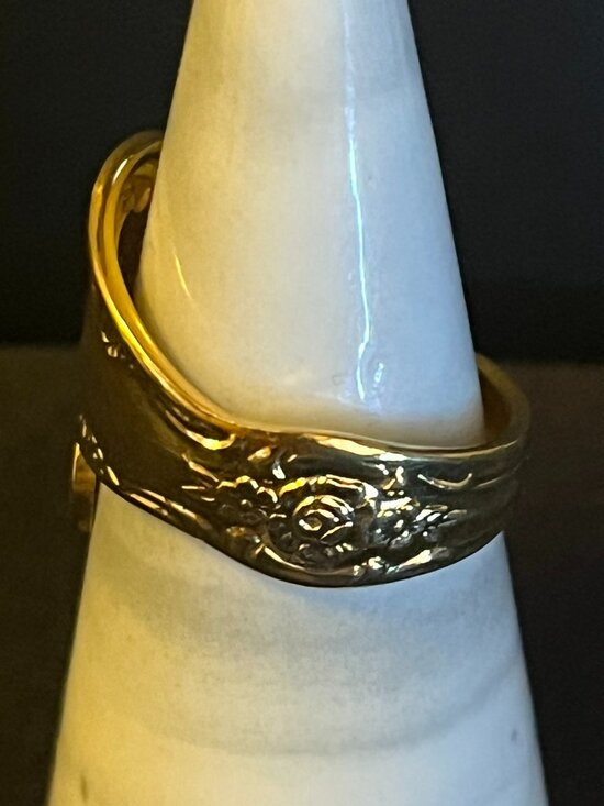 Oneida Gold‑Plated Spoon Ring • Size 8 • Wm. A. Rogers Vintage Floral Scroll - Picture 2 of 12